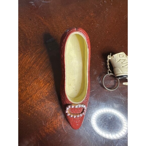 Decorative Red High Heel Shoe Figurine & Ice Skate Keychain Set            70-47 - Picture 5 of 6